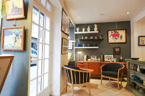 Cozy Pop-Up Store in Le Marais - Image 1