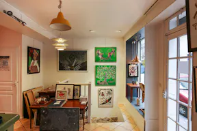 Cozy Pop-Up Store in Le Marais - Image 2