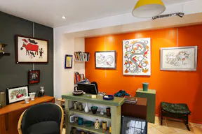 Cozy Pop-Up Store in Le Marais - Image 3