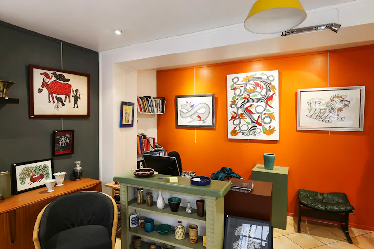 Cozy Pop-Up Store in Le Marais - Image 3