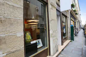 Cozy Pop-Up Store in Le Marais - Image 4