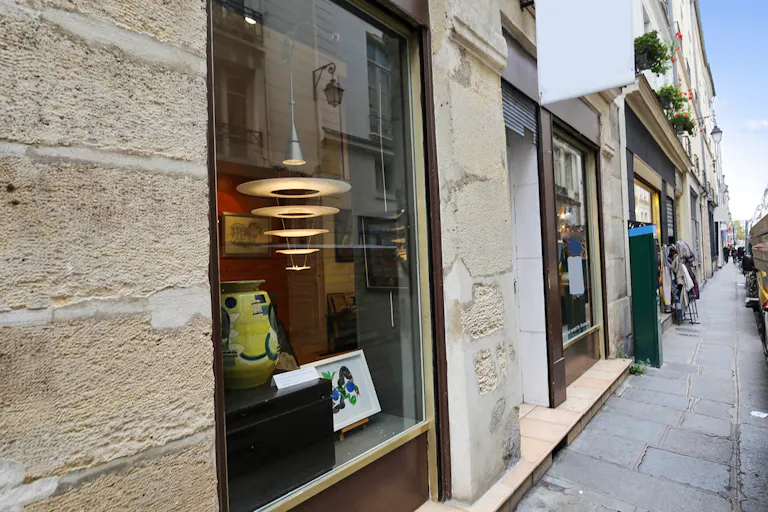Cozy Pop-Up Store in Le Marais - Image 4
