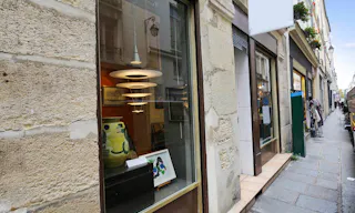 Cozy Pop-Up Store in Le Marais - Image 4