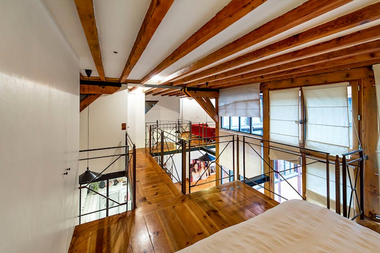 Unique Showroom in Ternes - Image 0