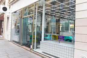 Trendy Enfants-Rouges Pop-Up Store - Image 1