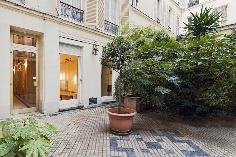 Pop-Up Store in Historic 1er - Image 3