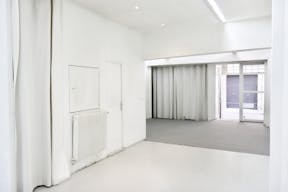 White-Washed Gallery In Vibrant Le Marais - Image 0