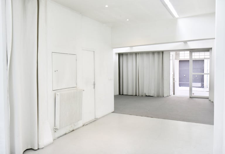 White-Washed Gallery In Vibrant Le Marais - Image 0