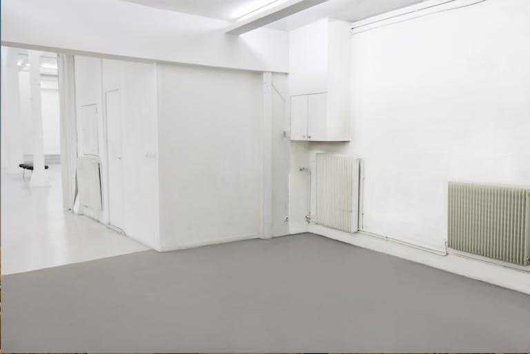 White-Washed Gallery In Vibrant Le Marais - Image 1