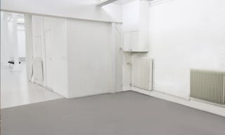 White-Washed Gallery In Vibrant Le Marais - Image 1