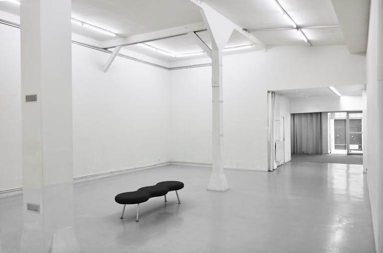 White-Washed Gallery In Vibrant Le Marais - Image 2