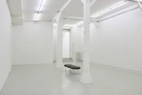 White-Washed Gallery In Vibrant Le Marais - Image 3