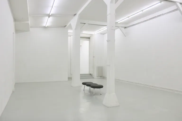White-Washed Gallery In Vibrant Le Marais - Image 3