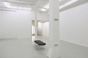 White-Washed Gallery In Vibrant Le Marais - Image 4