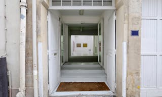 White-Washed Gallery In Vibrant Le Marais - Image 5