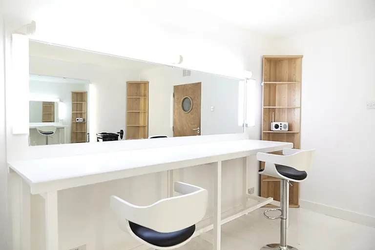 Flexible Showroom in Islington - Image 4