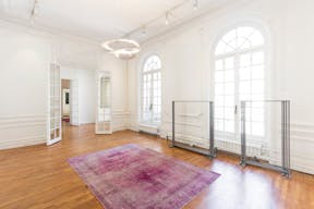 Sublime Space in Lively Le Marais - Image 1