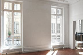 Sublime Space in Lively Le Marais - Image 8