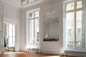 Sublime Space in Lively Le Marais - Image 9