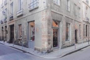 Pop-Up Store in Bustling Le Marais - Image 0