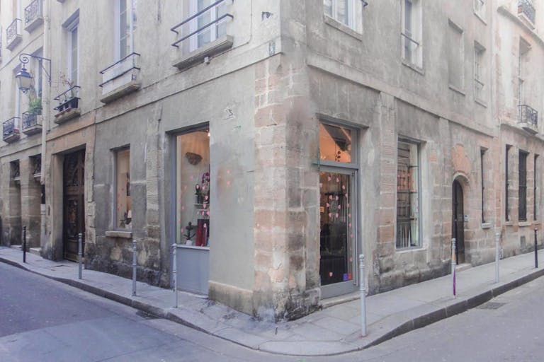Pop-Up Store in Bustling Le Marais - Image 0