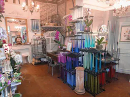 Pop-Up Store in Bustling Le Marais - Image 3