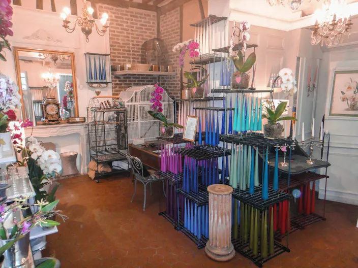Pop-Up Store in Bustling Le Marais - Image 3