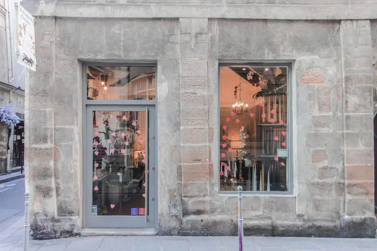Pop-Up Store in Bustling Le Marais - Image 4