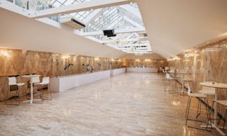 Beautiful Champs Elysées Showroom - Image 2