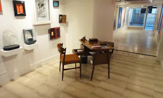 Showroom in Arty Beaubourg - Image 1