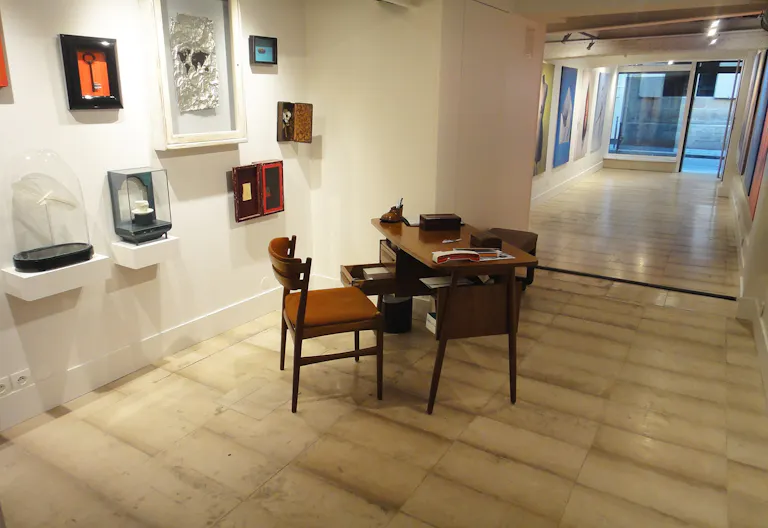 Showroom in Arty Beaubourg - Image 1