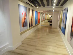 Showroom in Arty Beaubourg - Image 2