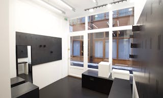 Creative Boutique in Bustling Sentier - Image 0