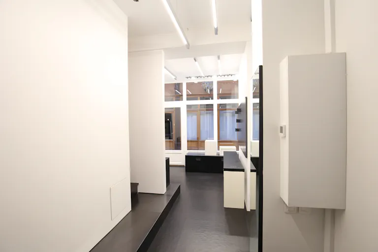 Creative Boutique in Bustling Sentier - Image 1
