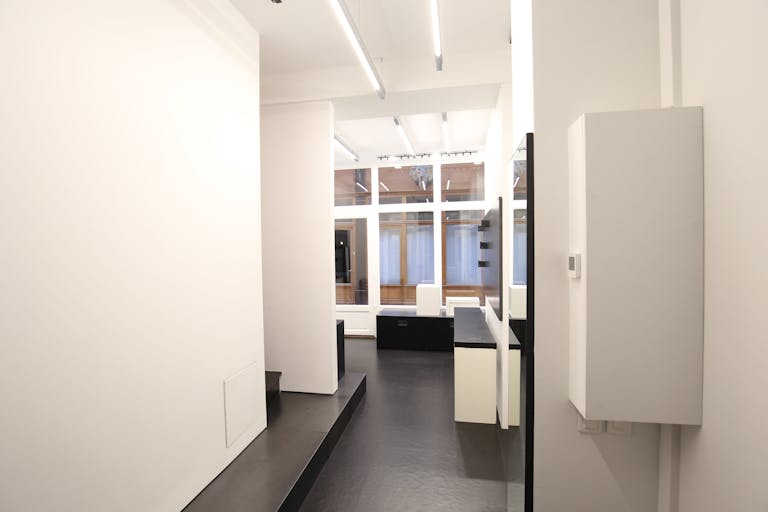 Creative Boutique in Bustling Sentier - Image 1