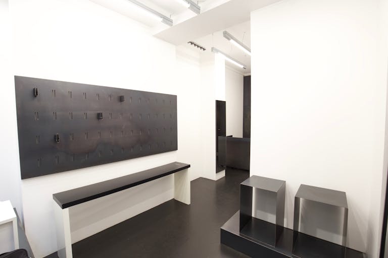 Creative Boutique in Bustling Sentier - Image 2