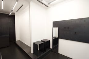 Creative Boutique in Bustling Sentier - Image 3