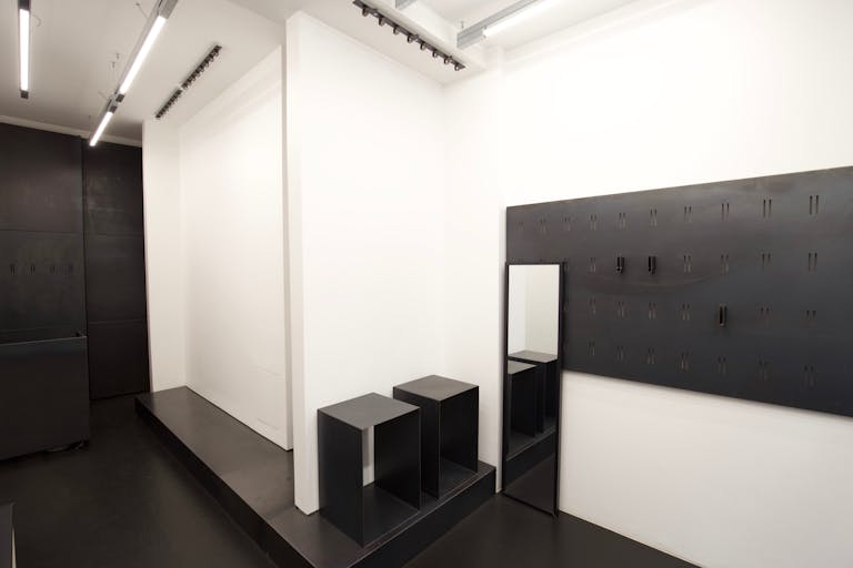 Creative Boutique in Bustling Sentier - Image 3