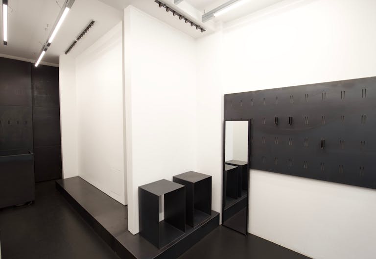 Creative Boutique in Bustling Sentier - Image 3