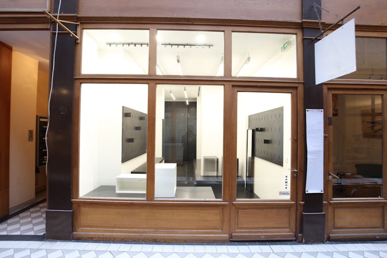 Creative Boutique in Bustling Sentier - Image 4