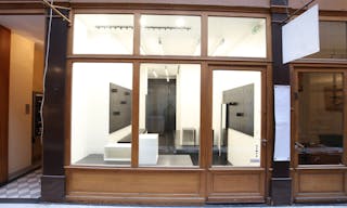 Creative Boutique in Bustling Sentier - Image 4