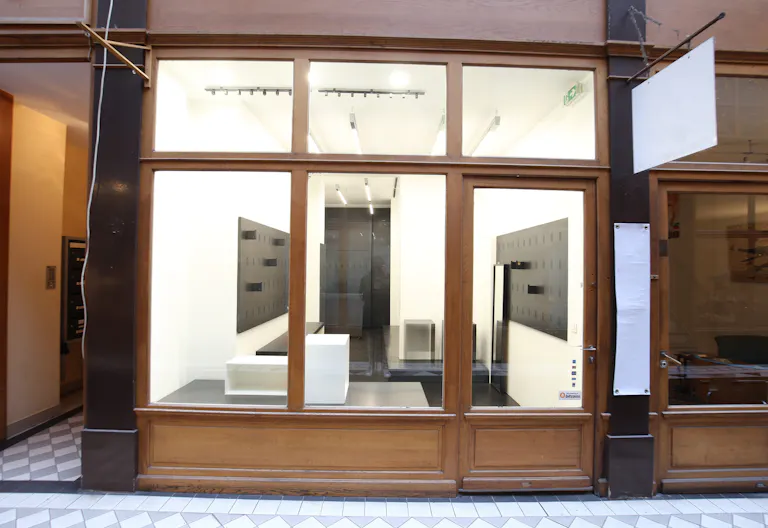 Creative Boutique in Bustling Sentier - Image 4