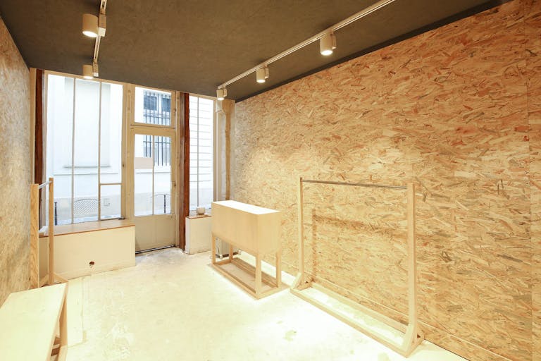 Pop-Up Store Near Saint Sulpice - Image 0