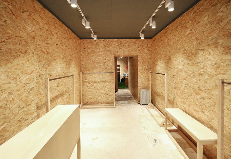 Pop-Up Store Near Saint Sulpice - Image 3