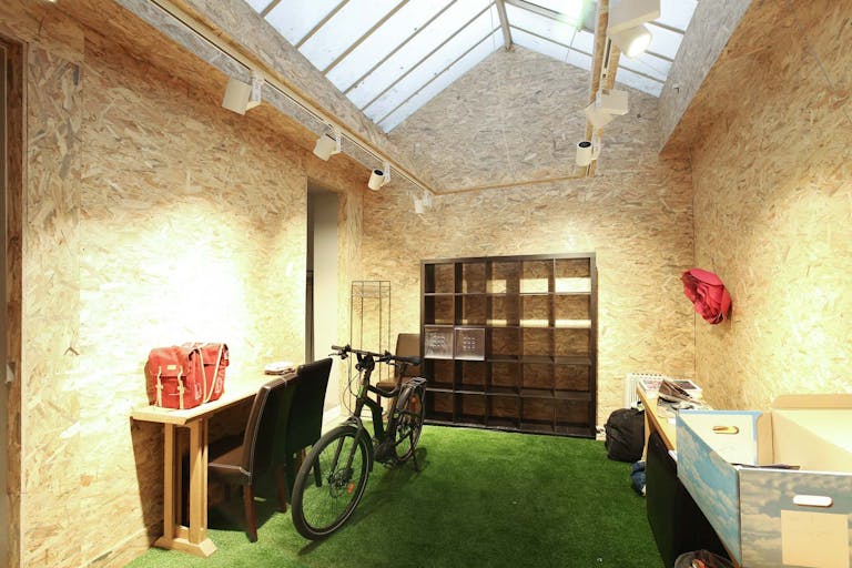 Pop-Up Store Near Saint Sulpice - Image 4