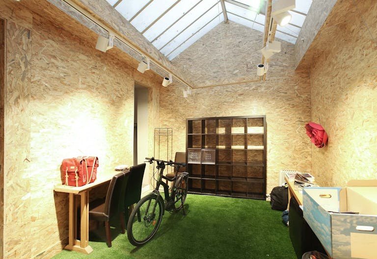 Pop-Up Store Near Saint Sulpice - Image 4