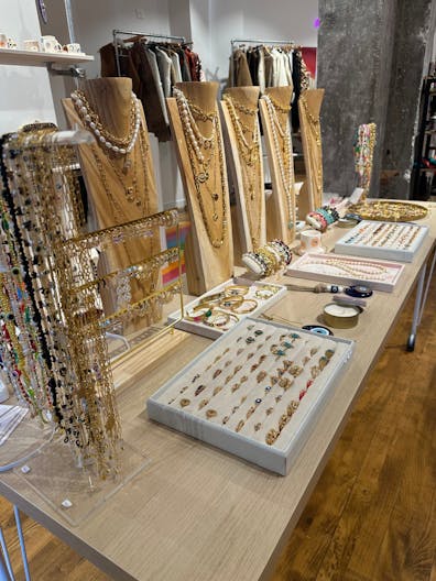 Emplacement pop-up store num�ro 1 - Boutique situ�e entre la place Victor Hugo et le Starbuck caf�. - Image 4