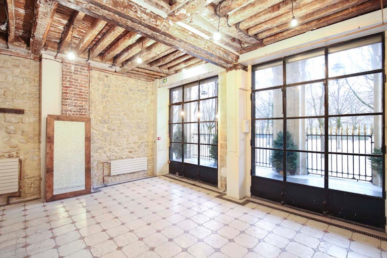 Pop-Up Shop in Prime Palais Royal - Image 1