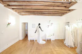 Beautiful Showroom in Palais Royal - Image 2