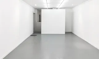 White-Washed Gallery in Le Marais - Image 0